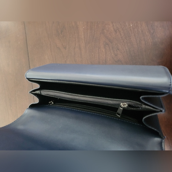 Beautiful Handbag - Picture 7 of 9